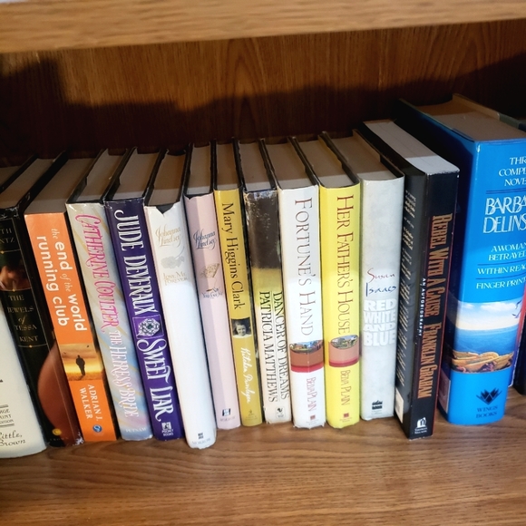 BOOKS Mystery Box 36 Pack for 175$ Rare, New & Vintage  (Read Descriptio… - Picture 10 of 16